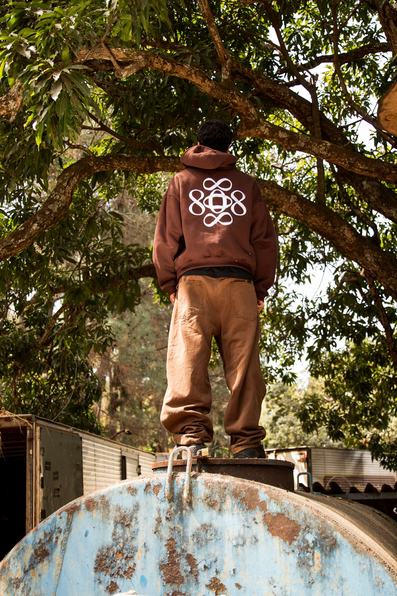 Leonardo tem 1,81 e veste GG